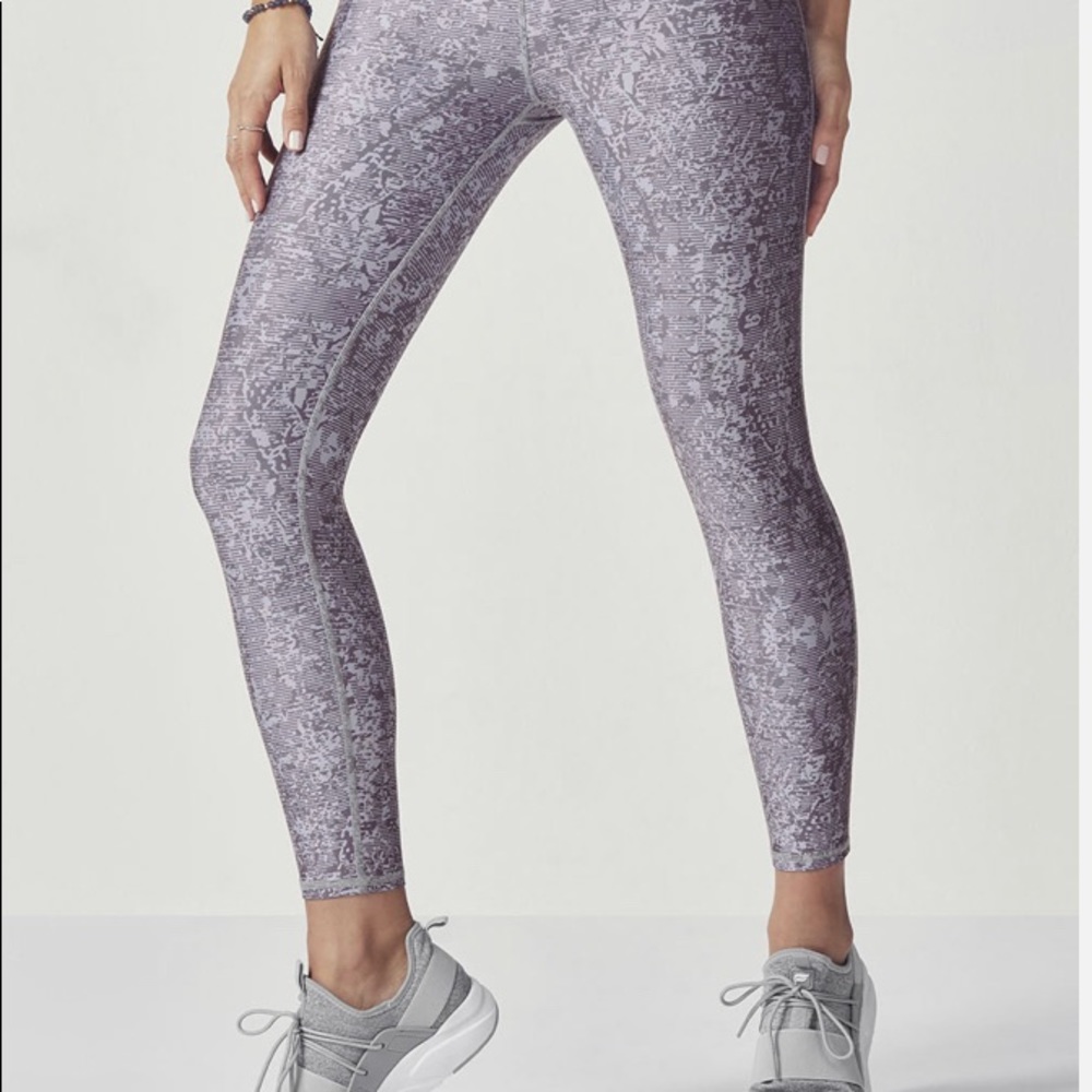 Fabletics 7/8 legging In Lino Lace print size medium
